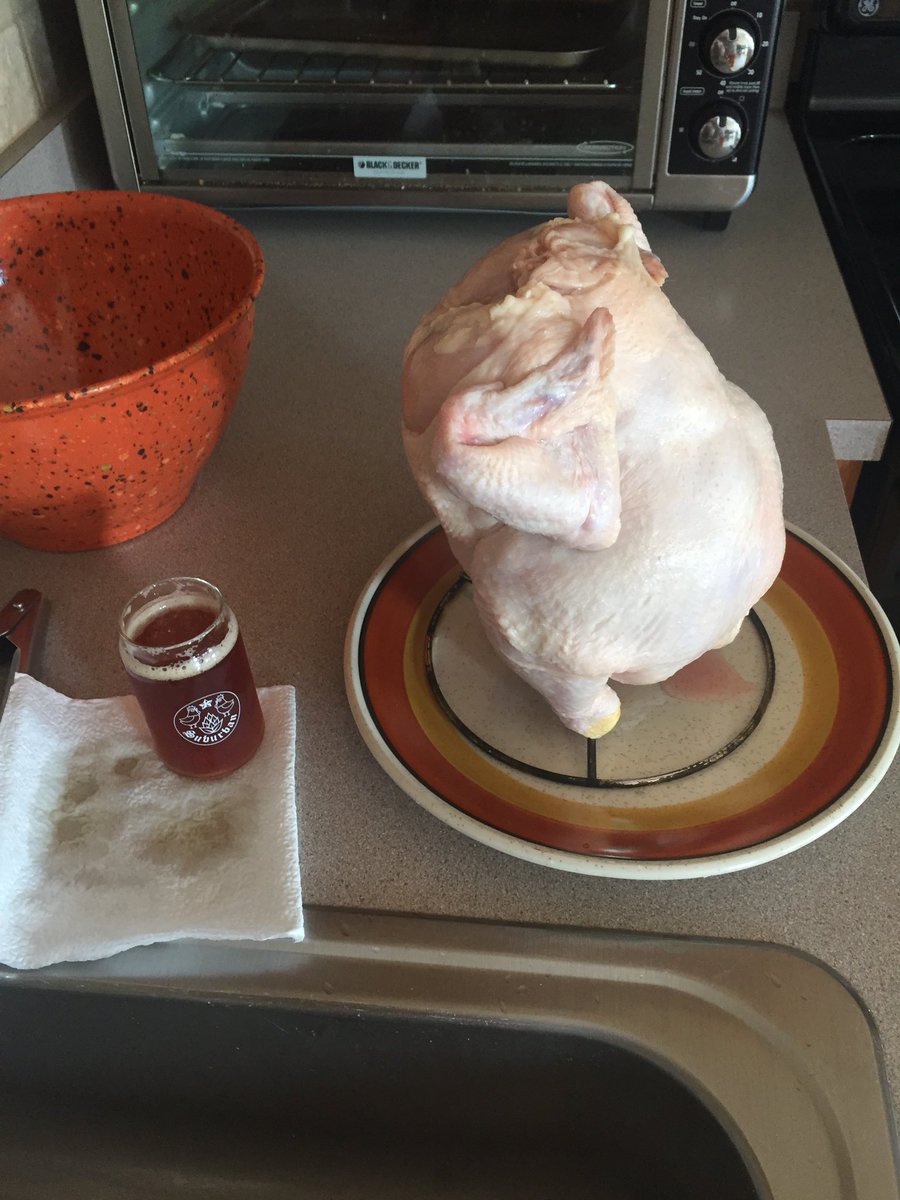 cbaprekb's tweet photo. #oneofmyfaves #beercanchicken @WeberGrills #grillit #weberway @oskarblues @suburbanbrewing #cheers π€©ππ» https://t.co/TgbsZVtLeR