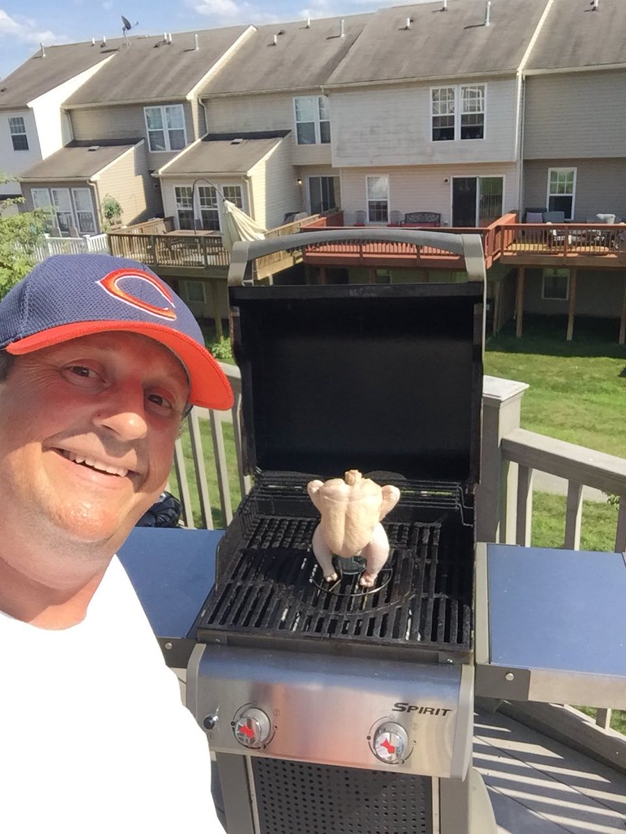 cbaprekb's tweet photo. #oneofmyfaves #beercanchicken @WeberGrills #grillit #weberway @oskarblues @suburbanbrewing #cheers π€©ππ» https://t.co/TgbsZVtLeR
