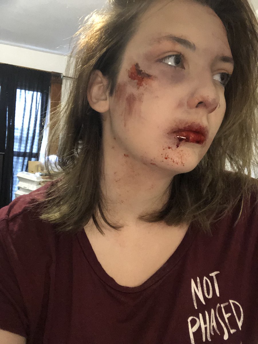 sky_dxmn's tweet photo. I wish this was a job, i wanna do gore makeup https://t.co/QTaLszrBrX