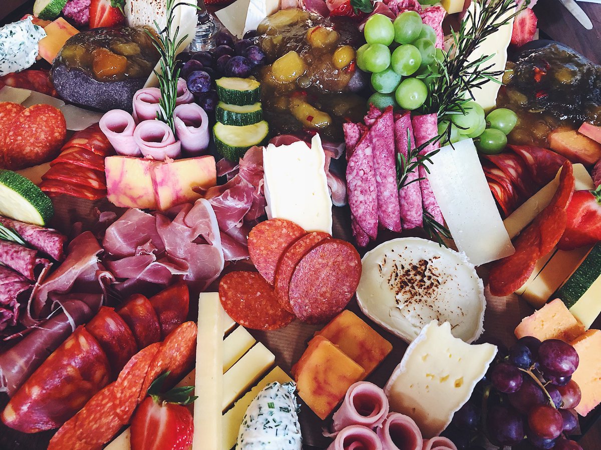 juliabryce92's tweet image. Lovely evening catching up with lots of #Aberdeenbloggers tonight about Aberdeen Restaurant Week. Was good to meet some new faces and catch up with my favs @lostinf00d. Thanks @AbdnInspired for putting on an awesome spread too. Now THAT’S a cheeseboard! 😍🧀🥖🍇🍓🥝 #ARW2018
