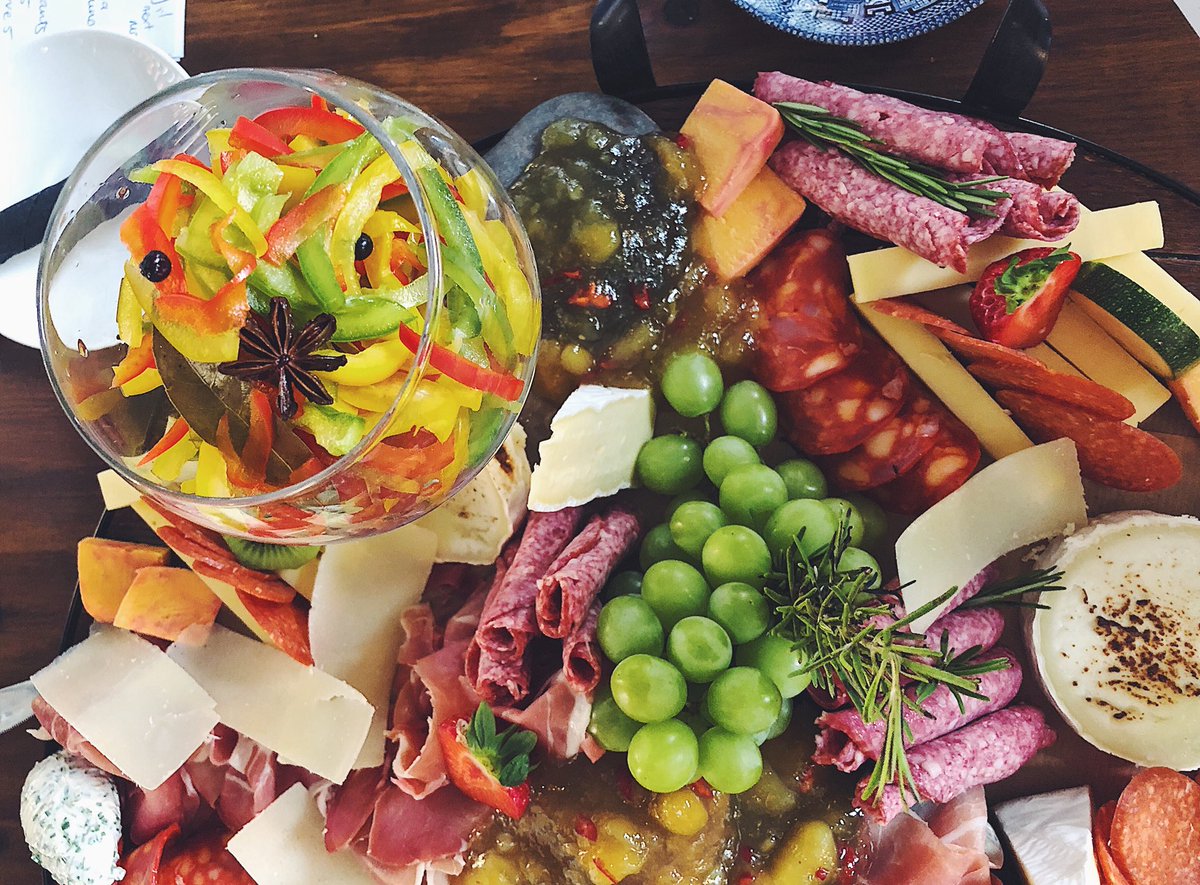 juliabryce92's tweet image. Lovely evening catching up with lots of #Aberdeenbloggers tonight about Aberdeen Restaurant Week. Was good to meet some new faces and catch up with my favs @lostinf00d. Thanks @AbdnInspired for putting on an awesome spread too. Now THAT’S a cheeseboard! 😍🧀🥖🍇🍓🥝 #ARW2018