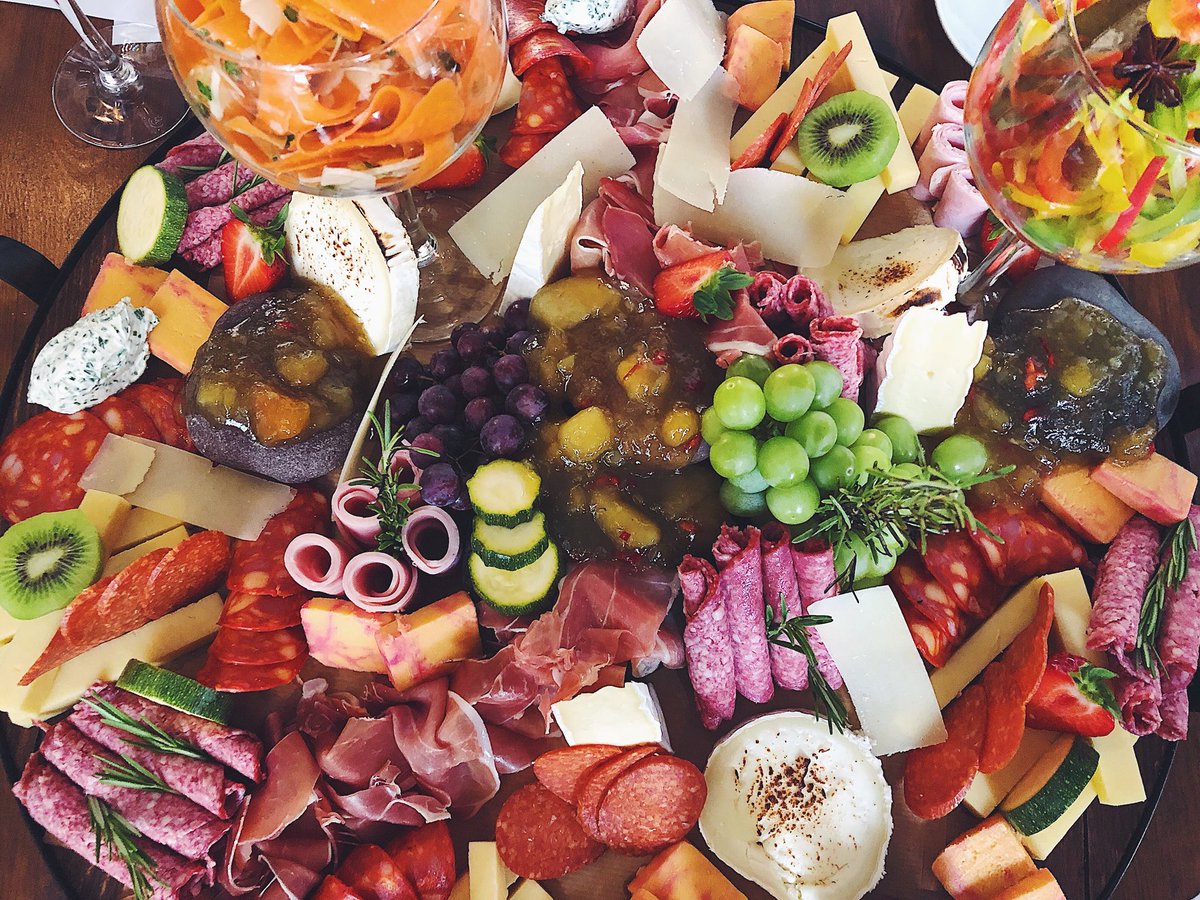 juliabryce92's tweet image. Lovely evening catching up with lots of #Aberdeenbloggers tonight about Aberdeen Restaurant Week. Was good to meet some new faces and catch up with my favs @lostinf00d. Thanks @AbdnInspired for putting on an awesome spread too. Now THAT’S a cheeseboard! 😍🧀🥖🍇🍓🥝 #ARW2018