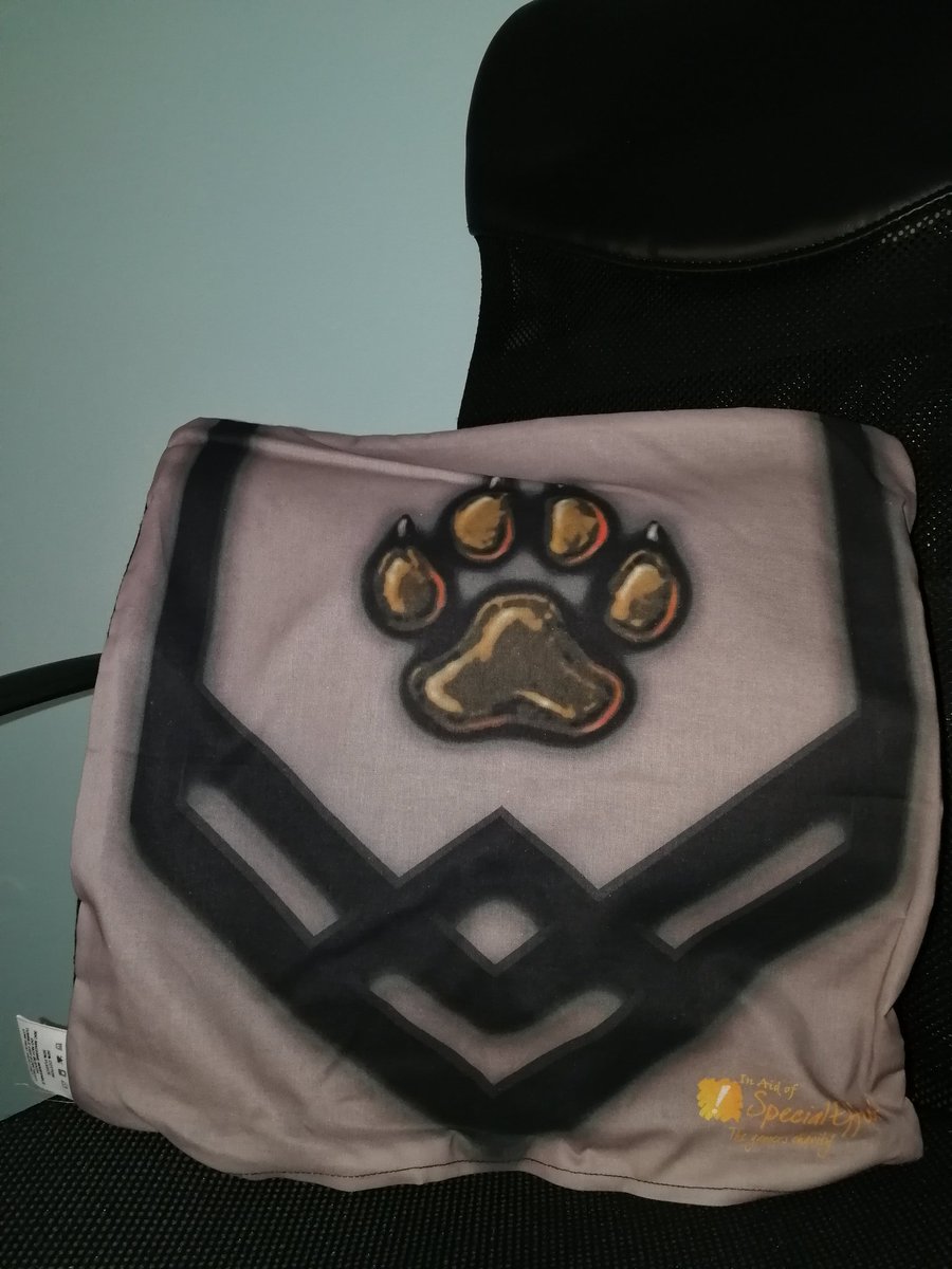 TracyRoshLuna's tweet image. Look what's going up for auction tomorrow.... All money raised goes directly to @SpecialEffect
ebay.co.uk/usr/roshur13
And take a look what's finishing in the next few hours!