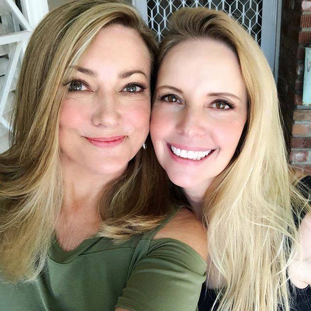 Lindamkruse's tweet image. More #friends visiting my new home. #grateful Love my time with #juliaparker #neverlongenough #filmfriends #sisterfromanothermister #porchpix #porchpic ift.tt/2mSVsx8