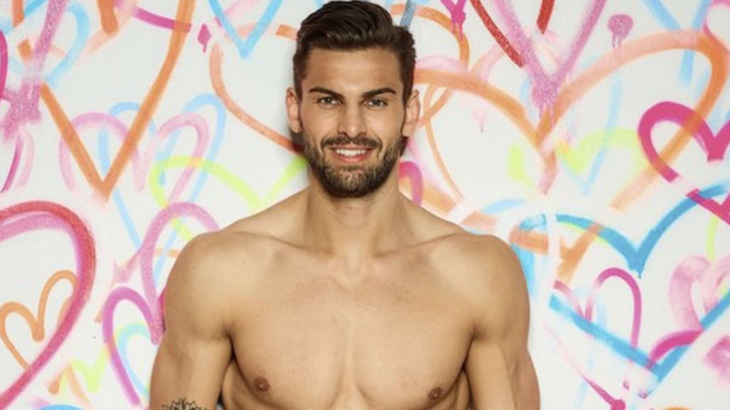 Handsey's tweet photo. Whatever happens let’s just take a moment to acknowledge the real winner of this year. Absolute slime king. #LoveIsland https://t.co/JlAJfapK89