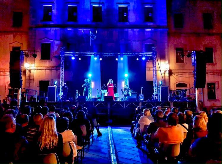 Rebisofficial's tweet photo. La Sardegna nel cuore! 
Grazie Tempio Pausania per l'accoglienza al Faber Festival e a tutti i vecchi e nuovi amici che abbiamo incontrato in questi giorni! #rebis #qui #sardegna #tempiopausania #faberfest #genova https://t.co/fJwQsmsSrs