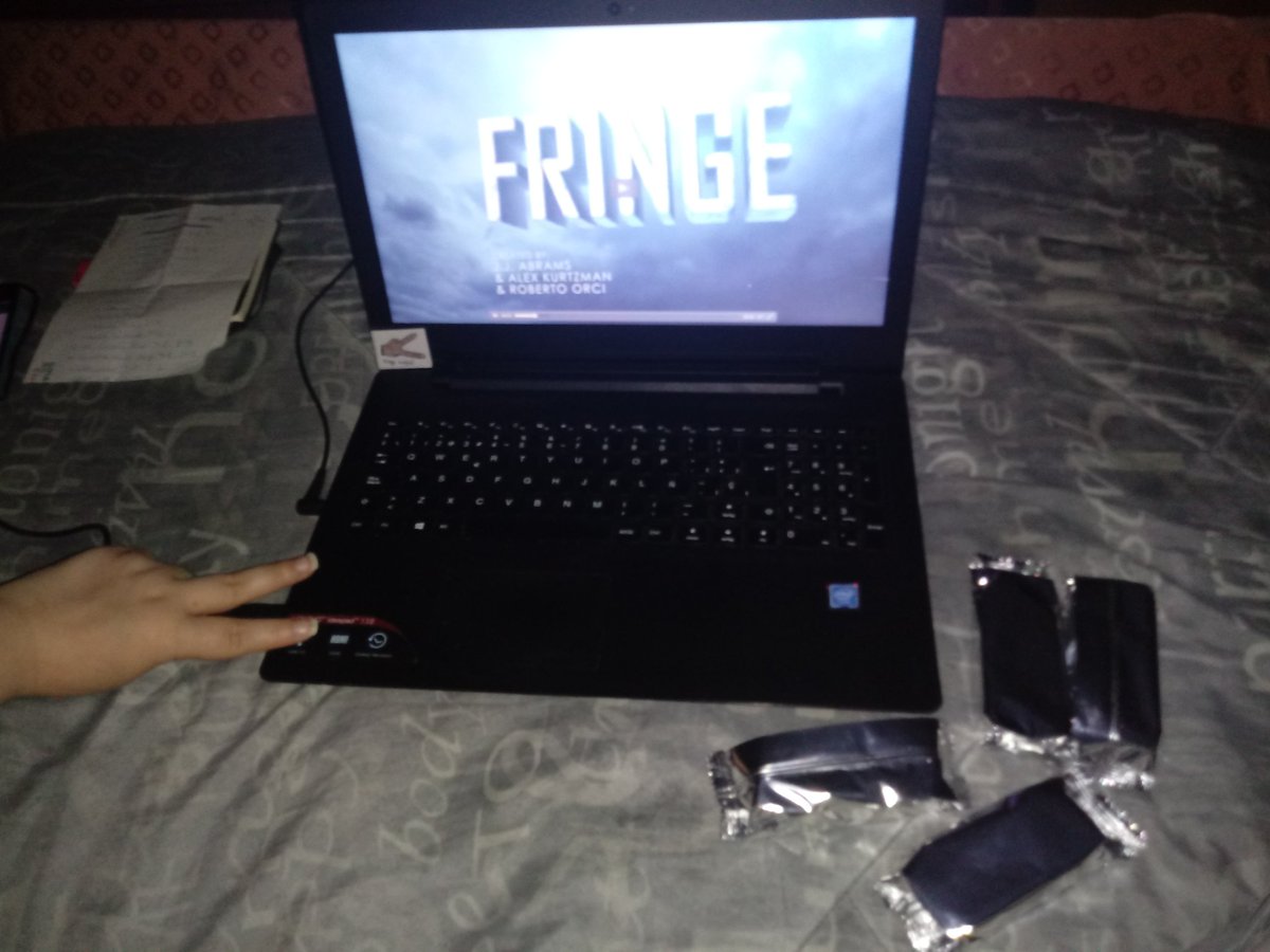 Demoncrowley09's tweet photo. Viendo sesion de @FRINGEonFOX @FOXTV @VancityJax en compañia de de mi novia @LocaNekita
#Fringe #FringeonFox #cine #Cinema #Film #Serie #Series #AnnaTorv #JoshuaJackson #JohnNoble #OliviaDunham #PeterBishop #WalterBishop #Galletas #Cookies #Oreo #Fox #FoxTV https://t.co/0pBGZaq66d