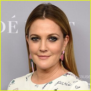 mariliapg1's tweet image. Eu quero um motivo
Uma razão
do pq vai ter um reboot de "as panteras" em vez de uma continuação com o cast do filme  
E essa razão n pode ser pq a industria de Hollywood n suporta q mulheres envelheçam 
Pq se eu tenho q aguentar tom cruise ate hj eu mereço mais Lucy liu