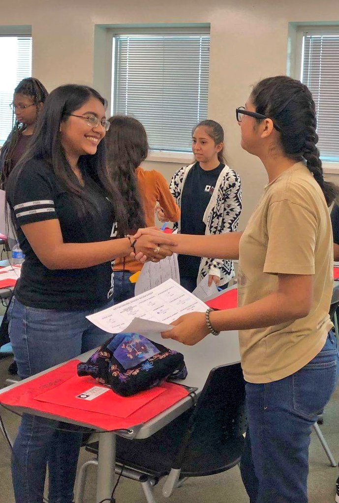 PGRADHouston's tweet image. Day 1 of @PGRADHouston Colleg &amp;amp; Career Institute started off with lessons on professionalism, resume basics &amp;amp; social media best practices. We thank @GulfCoastWFS &amp;amp; @HCC_Northeast for their partnership in this 6-day #career exploration experience. #highskill #highgrowth careers