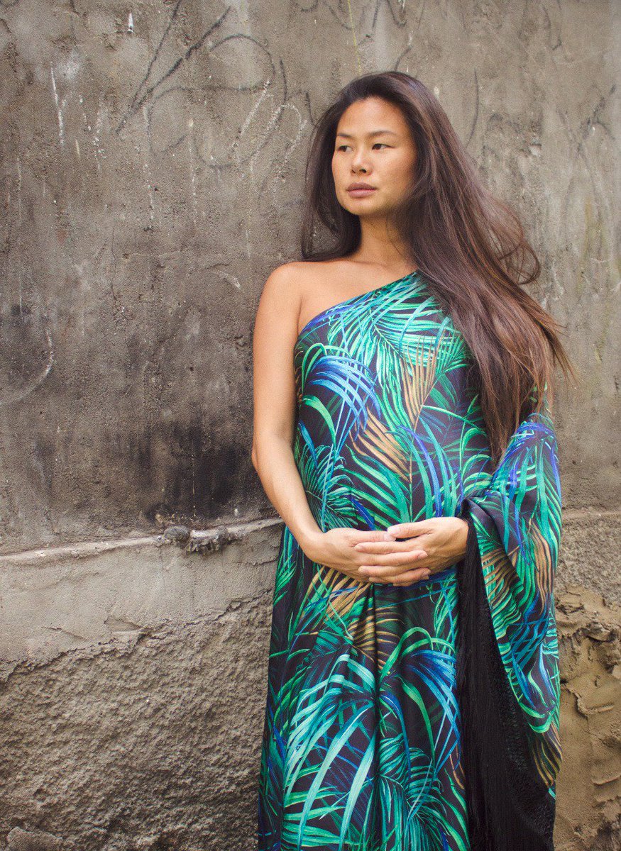 KFouvry's tweet photo. Coleção de Verão 2019 #karinefouvry 
Nossa musa @liantai veste look de seda com franjas.
Ph: @rafaelmollica 
#moda #fashion #elegance #style #luxurybrand #luxuryfashion #love #seda #verao2019 #resort #multimarcas #glamour #glamorous #karinefouvry #exuberante #cosmopolitan https://t.co/D0YIKO11UL