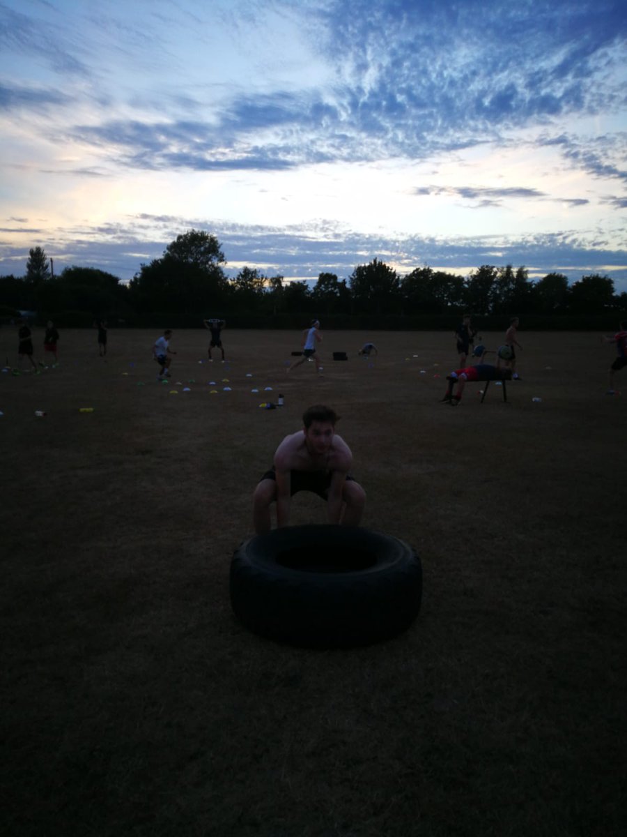 tjfwhiteman's tweet photo. With the @EnglandHockey team and #HWC2018 providing motivation the team put in another tough preseason session with some huuuge improvements made. Great effort, great fun and a great atmosphere. #gomagpies #fitness #tyrefliphell #summertraining https://t.co/ZSXm4xlL5f