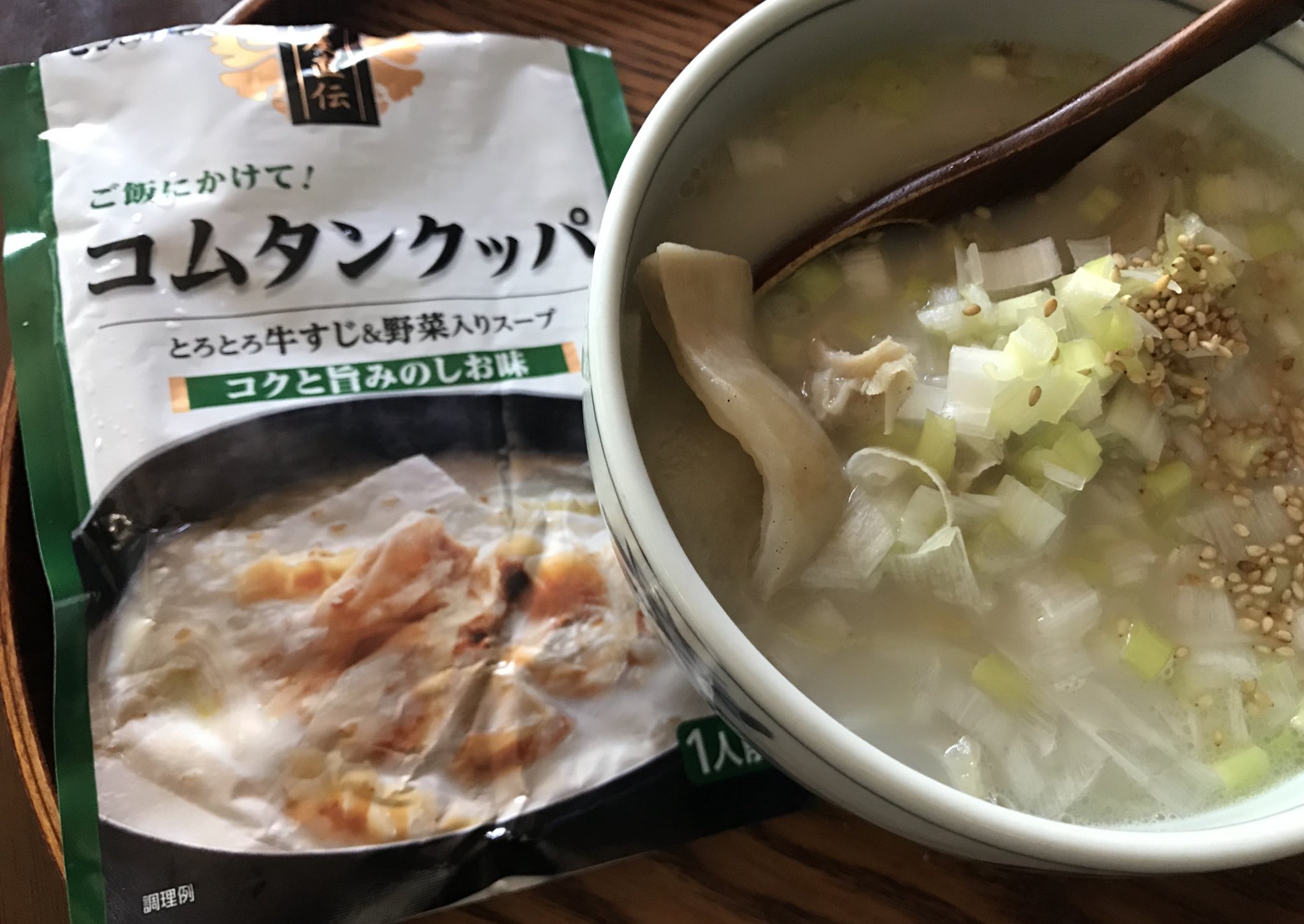 ぐるぐるぱん お昼ゴハン モランボン コムタンクッパ 最近こればっかり お湯で温めてゴハンにかけるだけ ネギとゴマをプラス いい匂い T Co Ptw3cr2zs8 Twitter