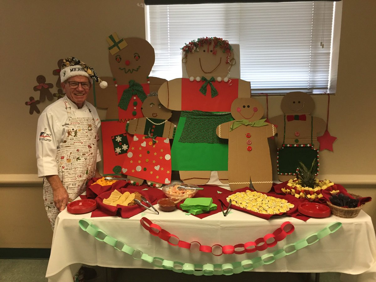 BrianBrookman's tweet photo. It’s Christmas in July! Lendick residents at Fulton Manor celebrated with food, fun and (of course) presents. https://t.co/Rps0O121UU