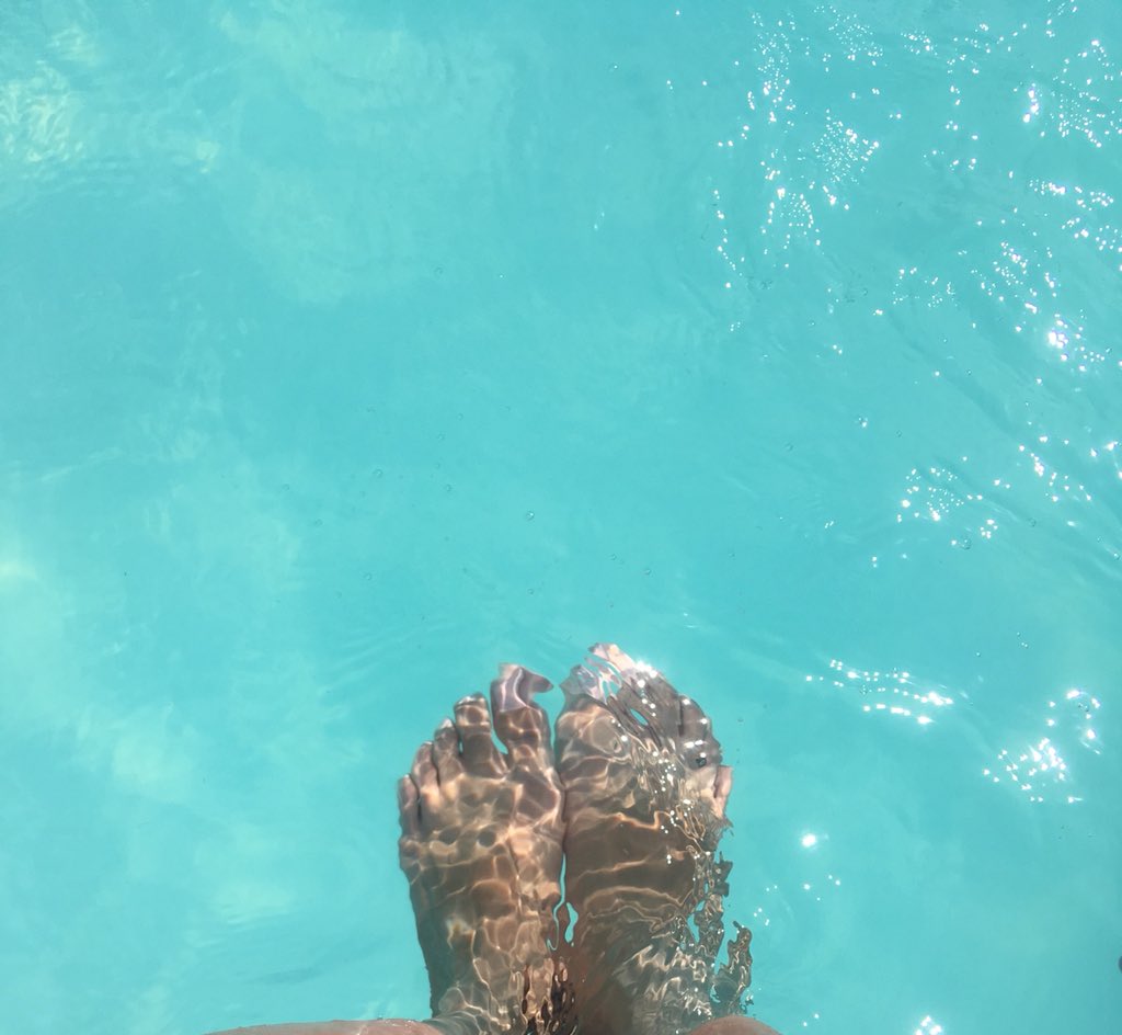 DommeGoddessFae's tweet photo. Living on the edge, I can make you live there too. #DrainPain #FinDom #FinancialDominatix
#NativeGoddess @Promo4findom @RTfaggot @find0m @RTfucker https://t.co/qsPMtdEhnz