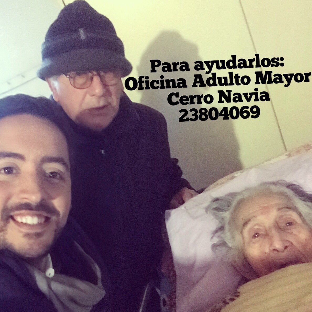 matiburboa's tweet photo. La señora Chelita tiene 100 años. Su marido, Don Manuel, a penas puede cuidarla. Viven solitos y la platita ya no les alcanza. Esta historia de amor es un verdadero ejemplo: “cuando uno ama, debe hacerlo con todo el corazón y con toda el alma”, me dijo. Difundir, por favor! https://t.co/2b7XbY3Td6