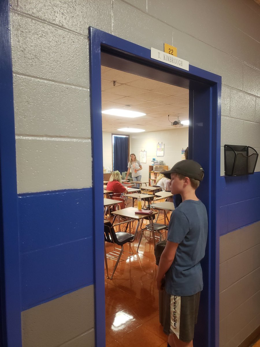 KnightsSms's tweet photo. Tonight @KnightsSms we welcomed back our incoming 5th and 7th graders! New paint, amazing quotes, and our fearless knights greeted our SMS families.
#bestyeareverthesequel
#bestknightever
#ccsdtn https://t.co/SJUgadyeu3