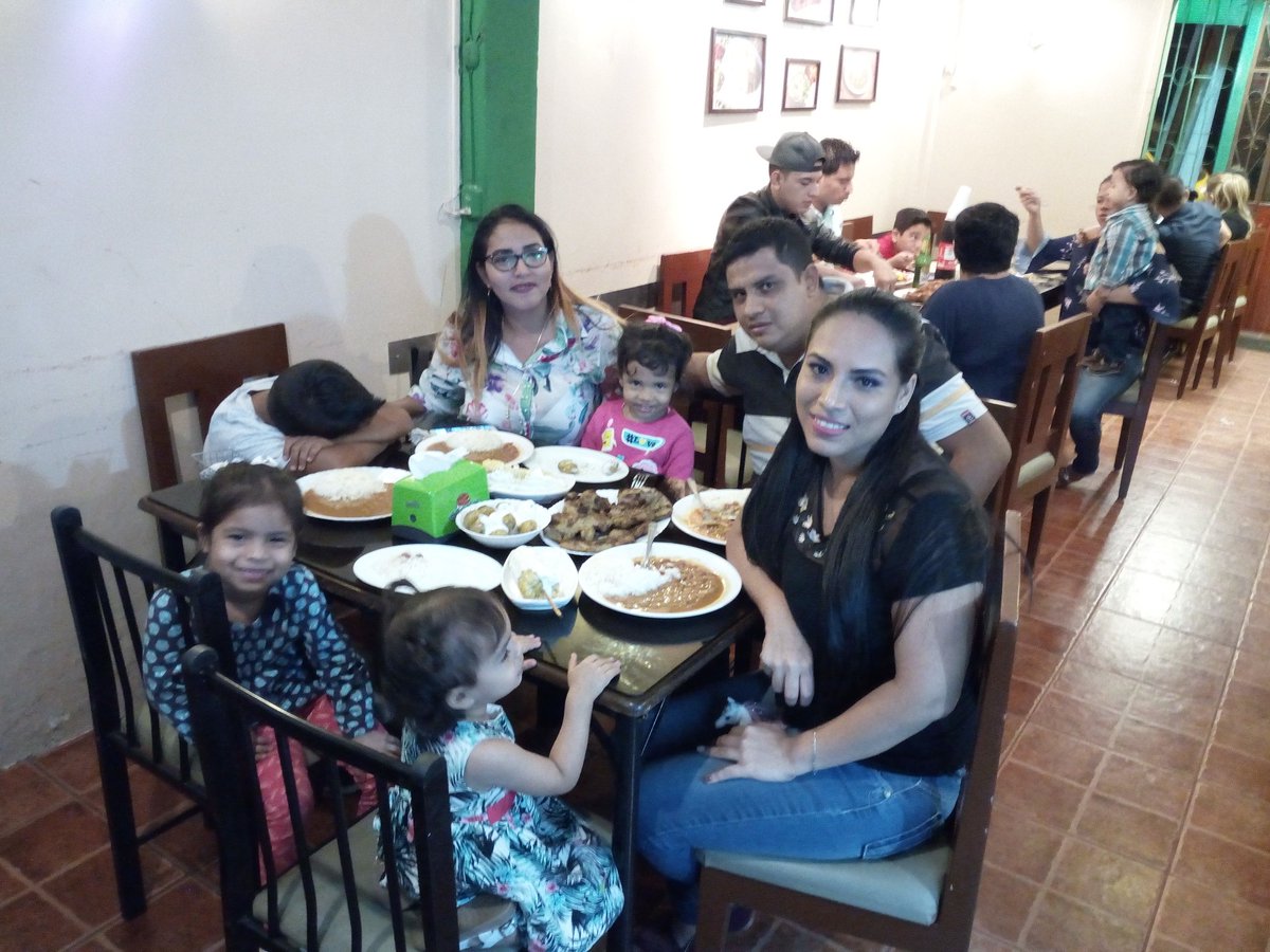 ErickaMora16's tweet photo. Familia https://t.co/SZMxCflJww