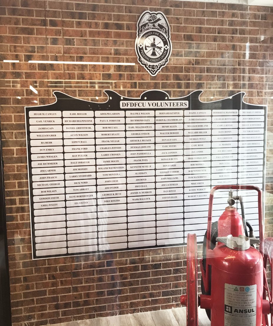 SignaramaDtd's tweet image. Denver Fire Department Federal Credit Union added a volunteer display sign with stacking name plates. 

signarama.com/co-denver-down…

#denversigns #informationalsigns #changeablesigns #stackingplatesigns #metalsigns