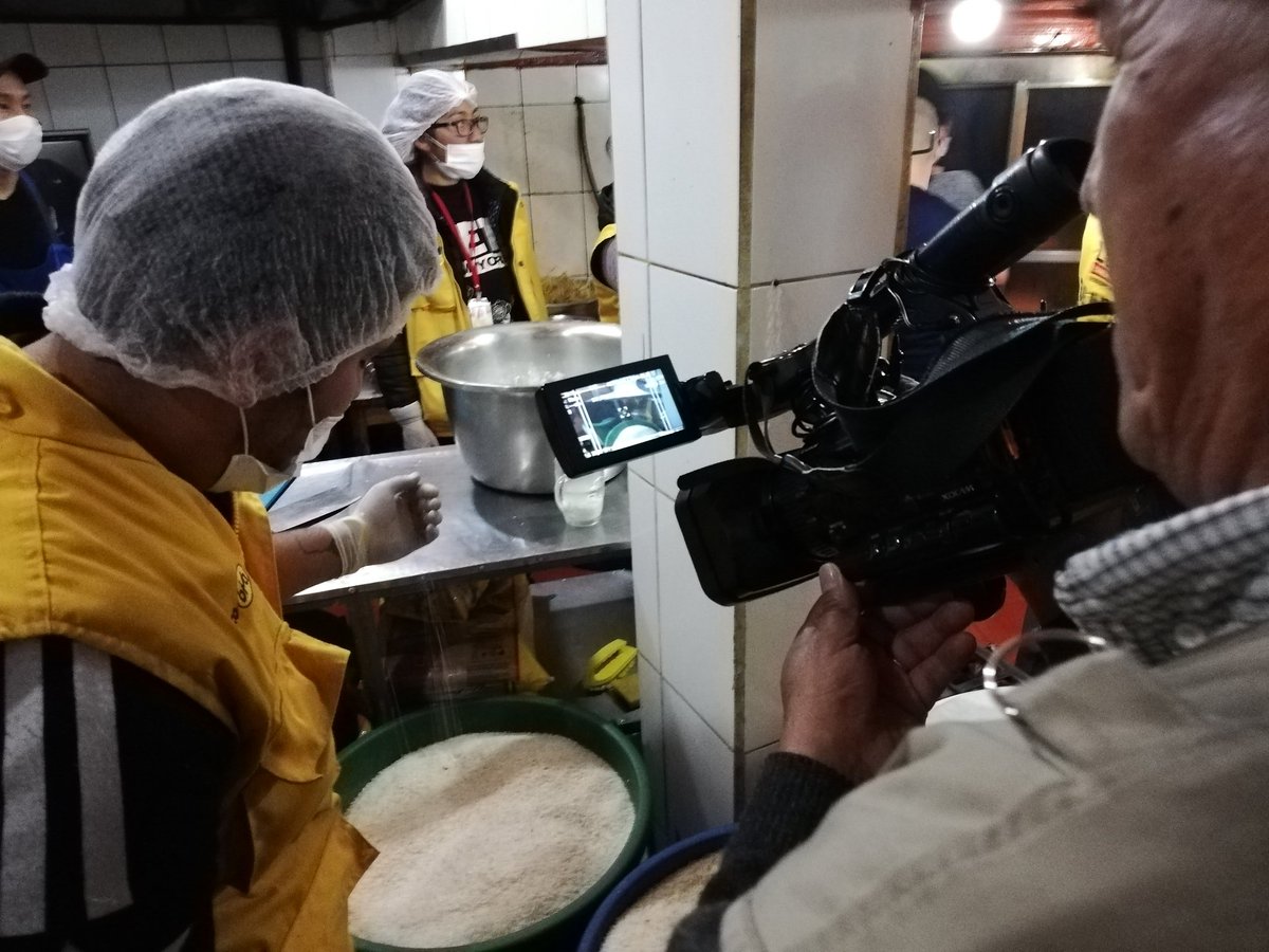 SubMaxParedes's tweet photo. #SubalcaldíaMaxParedes La #IntendenciaLP realizó operativo de control de venta de arroz en tiendas de abasto de la zona Bajo Tejar y chifas de las Av. Buenos Aires del Macrodistritro Max Paredes , donde se evidenció la inexistencia de arroz plástico. https://t.co/tw2OaEfqt2