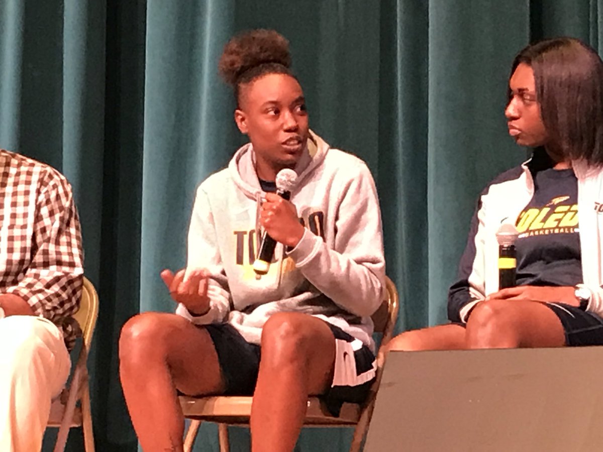 CCHS_DeBen's tweet photo. ,@MikaelaBoyd & @Tatyyy_12 spoke to youth & parents on keys to motivating student-athletes & maintaining success at West Toledo YMCA...#GoRockets #ThisIsToledo #Path2Greatness https://t.co/ZX5IuY9o8R