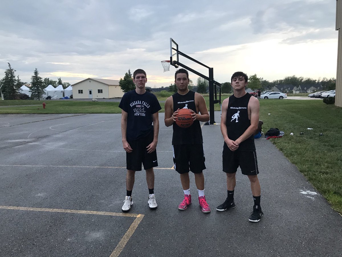 bigballerhoops's tweet photo. Final: @WaIkingBuckets extend win streak to 5 with a 61-52 win over Dem Boyz. Connor Hong with season high 30, Sean Zimmerman with 12 and Derek Cooper with 16 in debut. https://t.co/w5imbsVAMq
