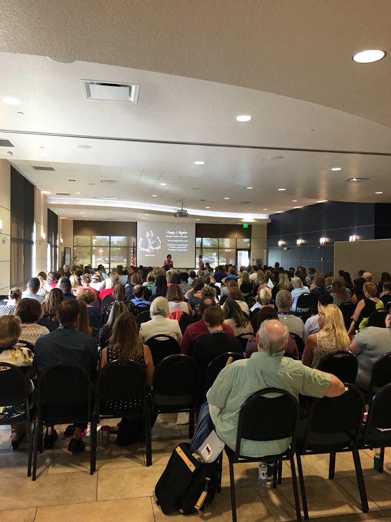 soniaalbts's tweet photo. 250 teachers ready to build our students up! #leadingwithlovescs https://t.co/BpVwukOzK6