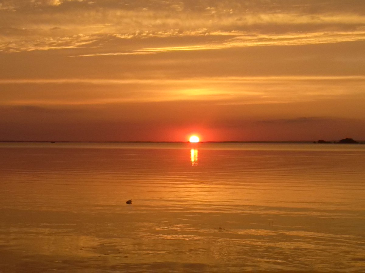 DJMcGold's tweet photo. Wow... #LakeSimcoeLife. https://t.co/7gesL2ZKo2