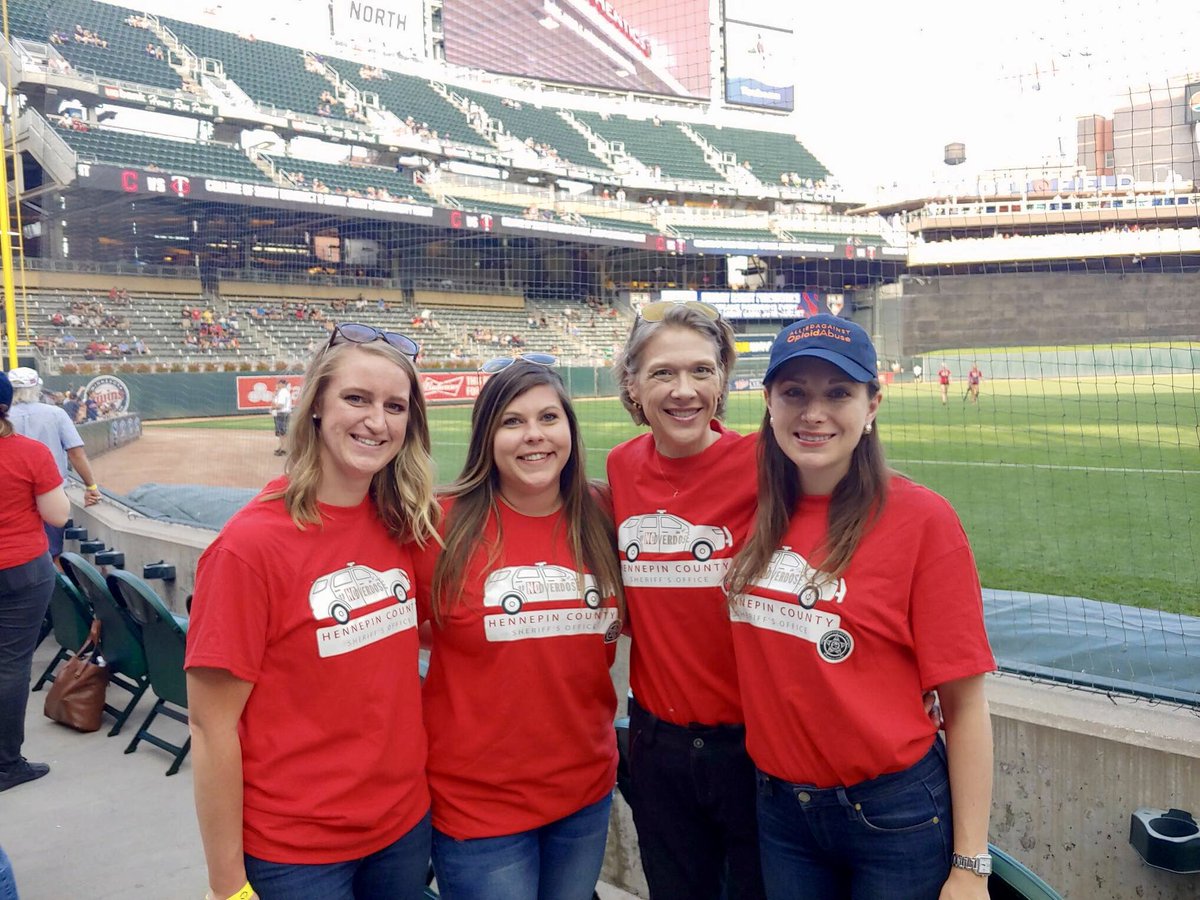 HennepinSheriff's tweet photo. #noverdose and @AAOA_tweets are back at it! Teaming up to educate @Twins game attendees about the dangers of opioid abuse and how to help prevent future abuse. Learn more: https://t.co/k9ZtIwZEGA https://t.co/wRbZWf7gYW