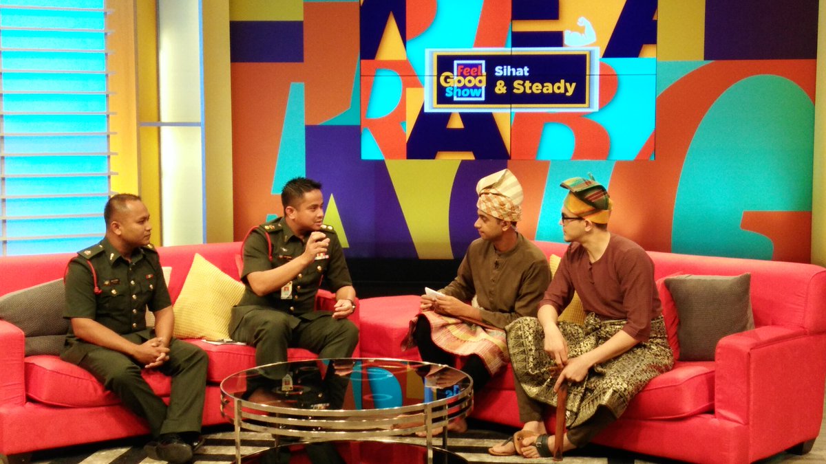 MINDEFMalaysia's tweet photo. Siaran langsung _Feel Good Show_ NTV7  bersama Lt Kol Dr. Mohd Izwan Bin Hussin dan Mej Dr. Mohd Fitri Bin Musa dari Bahagian Perkhidmatan Kesihatan, ATM dalam Segmen Sihat &amp; Steady.

#HariPahlawan2018
#terimakasihpahlawanku
#mindefmalaysia https://t.co/PiV6kHuDvE