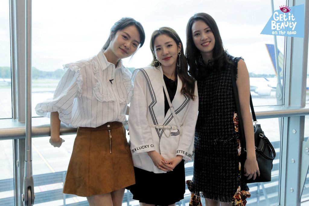 StarHub's tweet photo. Omo omo 😢, it's the last episode of Get It Beauty On The Road. What will @krungy21 be up to before she leaves our sunny island? ☀
Catch the SEASON FINALE at 6.30pm on tvN Ch 824 and 8pm on Hub E City Ch 825/111. #StarHubGoLocal #GIBOTR #tvN #HubECity #blackjack https://t.co/UJZfmINGEE