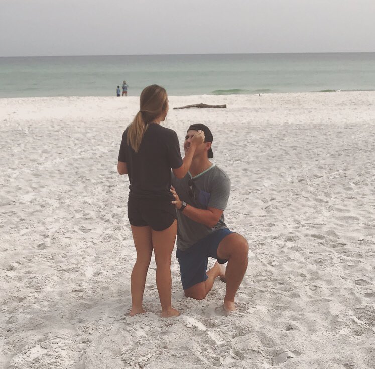 Cchelf10's tweet photo. The last time I kneeled I didn’t even get a victory this big. 😍👫@Marephill https://t.co/MOr2bQJhqD