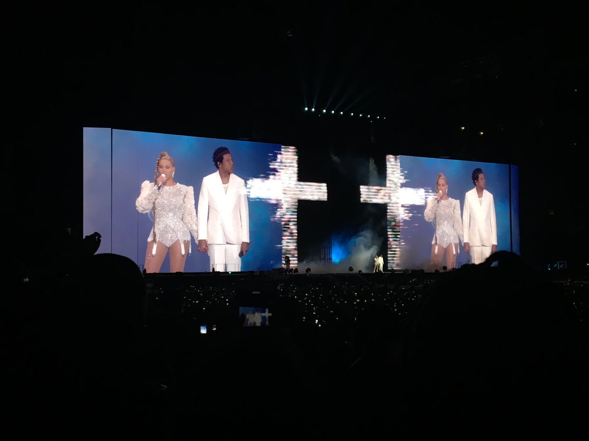 kookoobirdie's tweet photo. This. #OTRIIPhiladelphia https://t.co/ta32rH8ndH