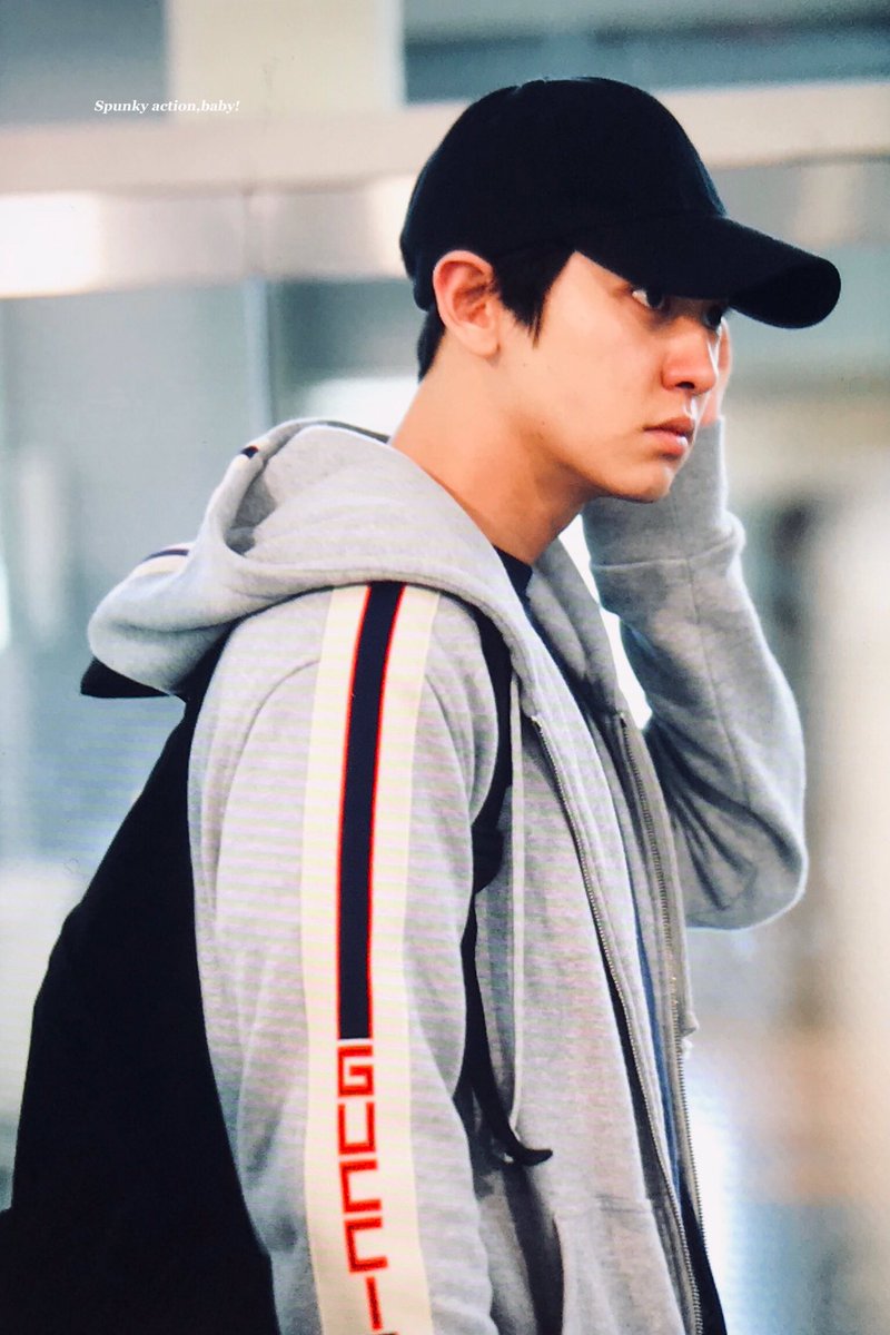 chanyeolit's tweet photo. 180731 간사이공항 찬열 / 🚗 #EXO⁠ ⁠⁠ ⁠⁠ ⁠ #CHANYEOL #찬열 @weareoneEXO https://t.co/RXhg4e2Bih