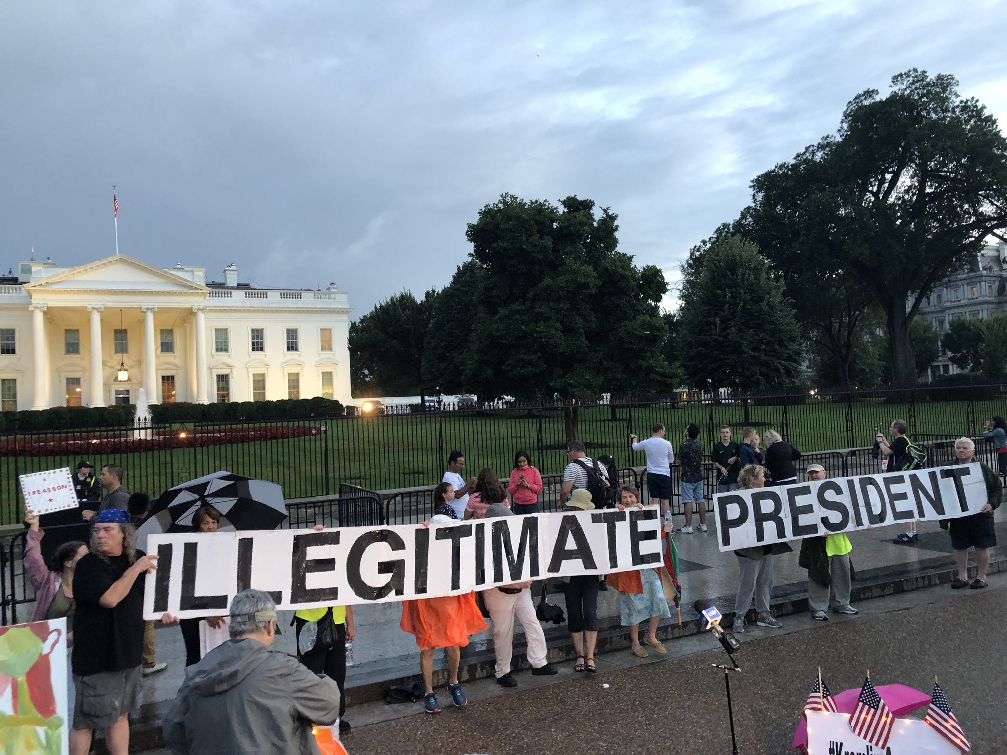 DjZlB2WUUAENxDd?format=jpg&name=large