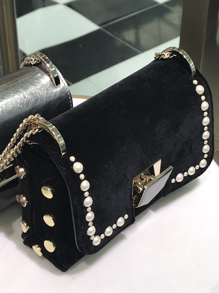barby_ds's tweet photo. @jimmychoo #jimmychoo LOCKETT MINI
Black Velvet Mini Cross Body #Bag with Pearl StudsI love ❤️ @barby_ds https://t.co/X37ipPwRtX