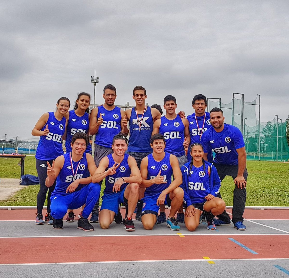 AtletismoSol's tweet photo. En un entrenamiento y competencia lo primordial es divertirte con tus amigos. Feliz día a todos los atletas ! 🎊🎈👏🏻🎊 #díadelamigo #atletismo https://t.co/IVaL3xPL0h