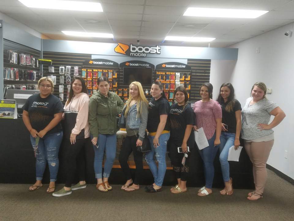 South Fayetteville team meeting
They discussed what they need to improve, lost,team work, and overcome...thank you Mr.Kim and parteners^^