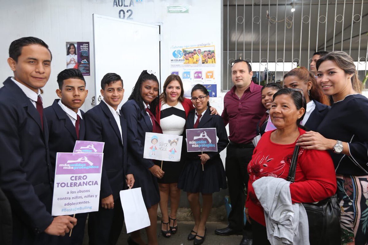 marialevicuna's tweet photo. La iniciativa “Más conciencia, menos violencia” nos motiva a seguir trabajando en conjunto para lograr el desarrollo y protección pleno de nuestros niños, niñas  y adolescentes. ¡Todo el compromiso con #MiColegioEnBuenasManos! https://t.co/co1Xg6FCZT