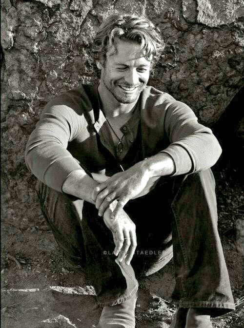 spiritdancing23's tweet photo. #SimonBaker #BakerWeek2018  #Happy49SimonBaker  #HappyBirthdaySimonBaker ,
For my favourite actor, 
the extraordinarily talented,
 Mr. Simon Baker https://t.co/2NuhG9ZSZW
