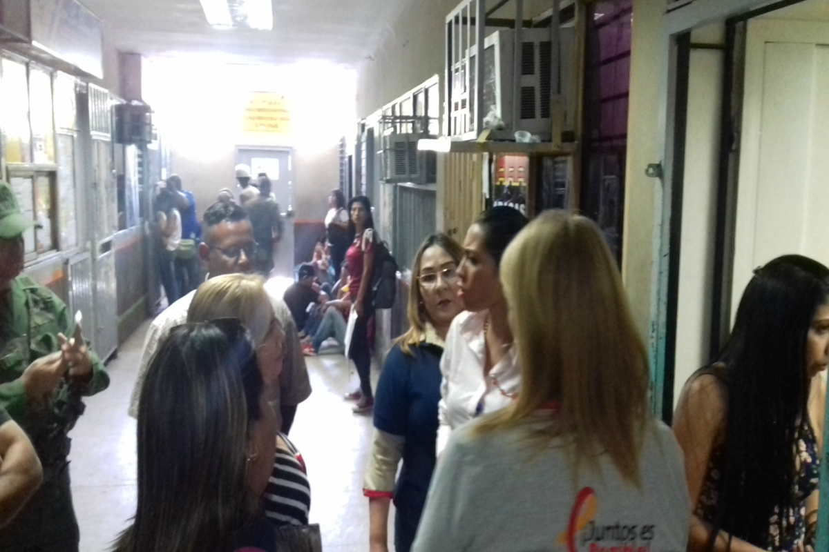 sundde_ve's tweet photo. Fiscales de la Sundde sancionaron con cien mil Unidades Tributarias (U.T) al comercio Expresos Km 2015, ubicado en el terminal de pasajeros de Barquisimeto por incurrir en los delitos de Especulación y Condicionamiento. #JusticiaContraElTerrorismo #7Ago https://t.co/l2dyfw6b7U