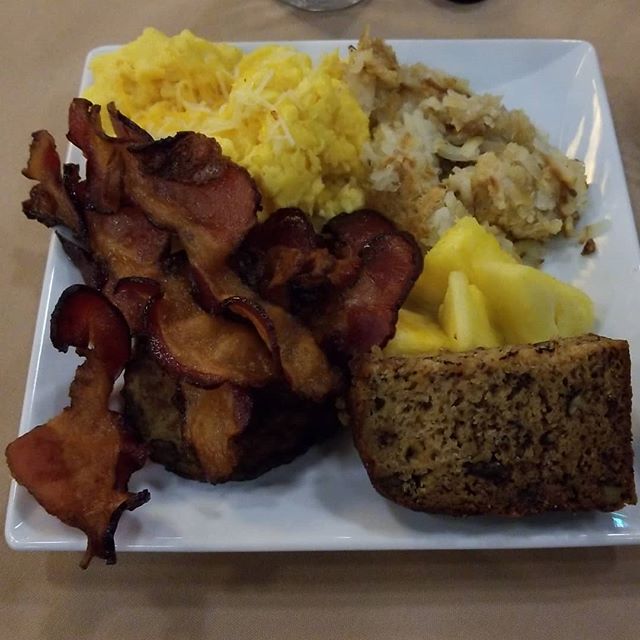 duanenewman's tweet photo. Eating #ThatBreakfast, complete with #thatbacon! #ThatConference https://t.co/AOm8uip39E