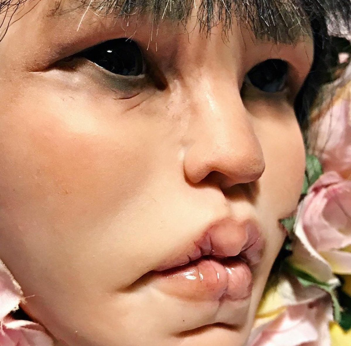 Blopopmagazine's tweet photo. Work by Bibs Lovelypam. Follow: @BibsLovelypam @Blopopmagazine @umastudiola
#popsurrealism #lowbrow #contemporaryart #contemporarysculptures #dollfaces #bibslovelypam #blopop #blopopmagazine https://t.co/aQV3lCIEXZ