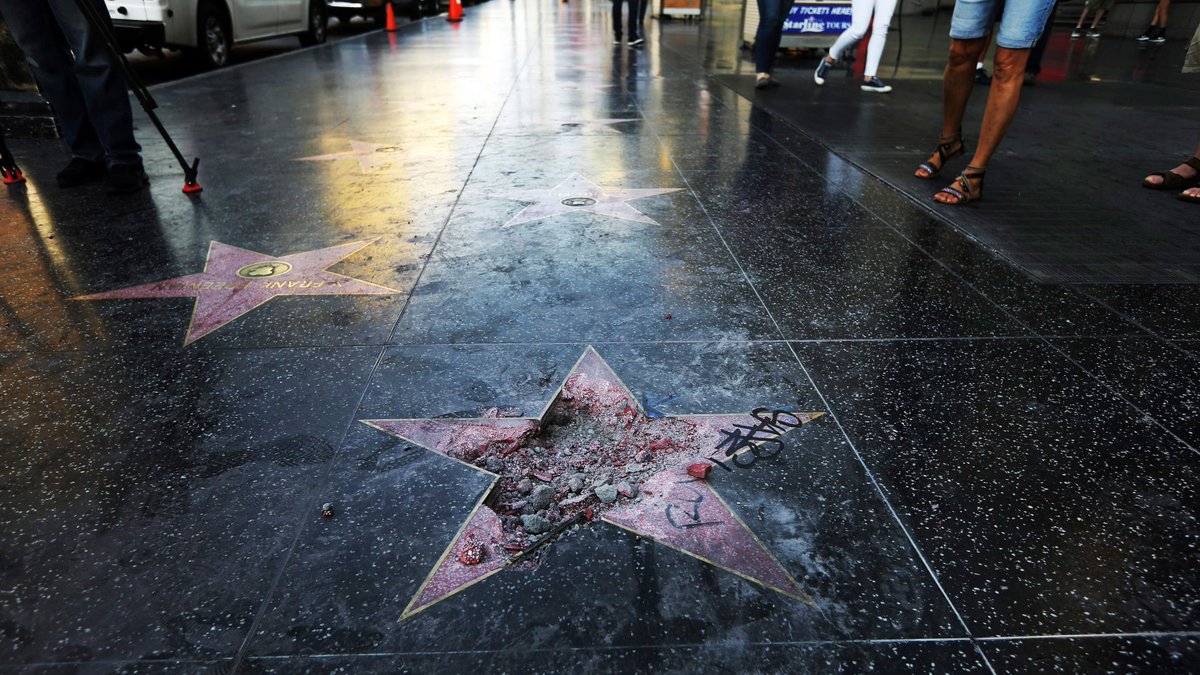 West Hollywood council wants to remove Trump star from Walk of Fame ow.ly/7mdq30liGQI https://t.co/dKQvqqmhNA