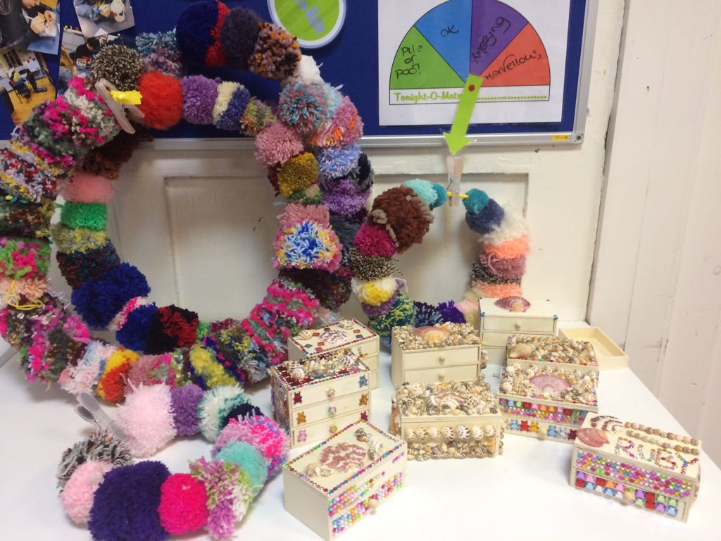 thecyproject's tweet photo. Our juniors at Martock have been getting ready for our annual #playday by making pompom decorations and jewellery boxes! Check these beauts out! More details about play can be found here https://t.co/ISGWLHEiHt #communityday #artsandcrafts https://t.co/tL12afj5Pc