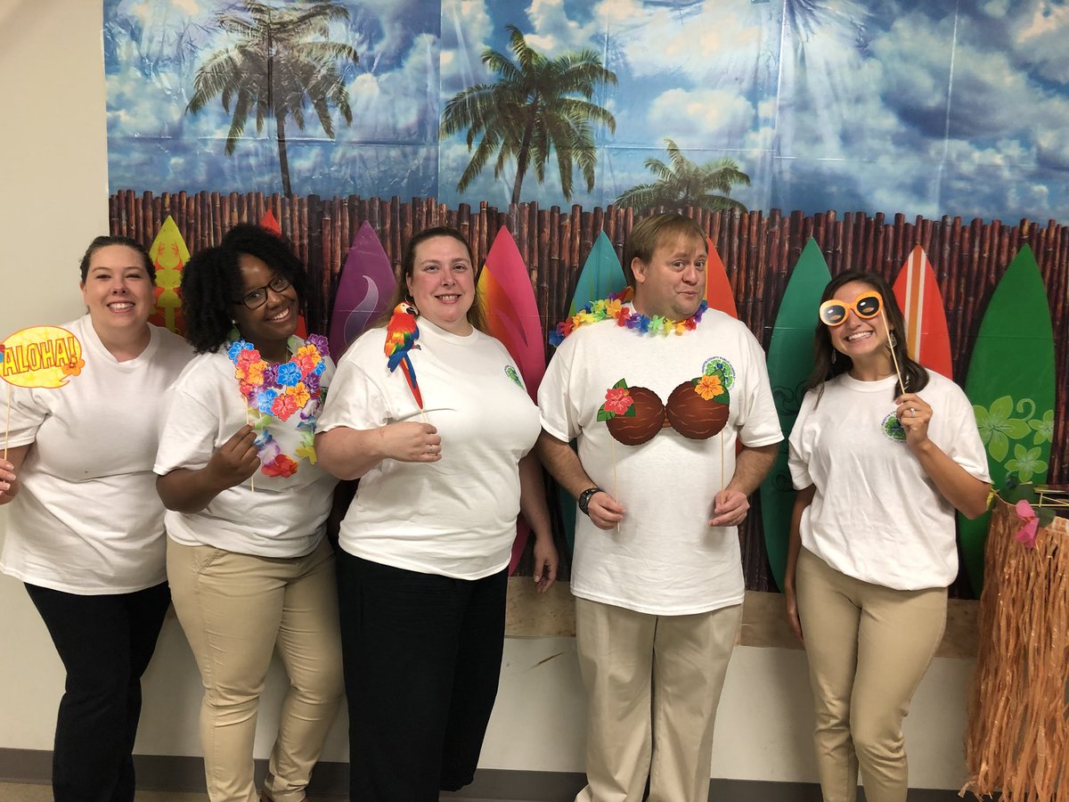 SarahSomething7's tweet photo. Aloha from State of Schools! @EaglesSouthwest https://t.co/X1jlks5MJU