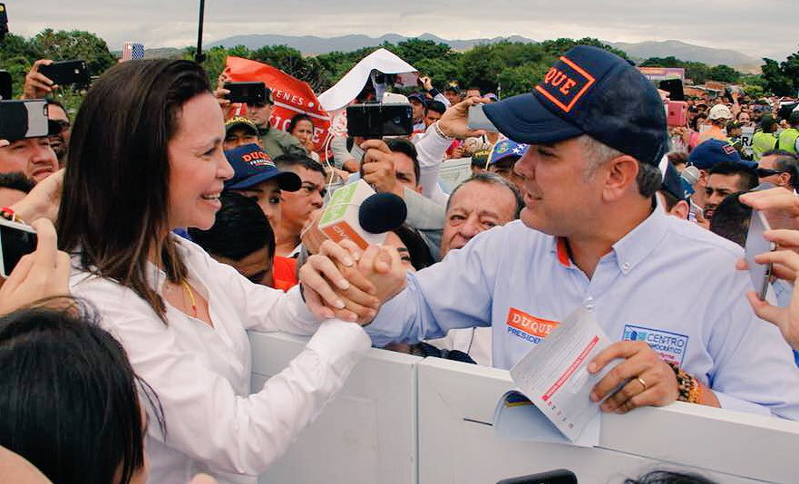 MariaCorinaYA's tweet photo. Hoy Colombia inicia una nueva y apasionante etapa para su fortalecimiento institucional,económico y social. 

Desde Venezuela,y en nombre de los venezolanos, nuestra felicitación y agradecimiento al Presidente @IvanDuque; con quien contamos para la reconstrucción de nuestro país! https://t.co/1O95S3rXxd