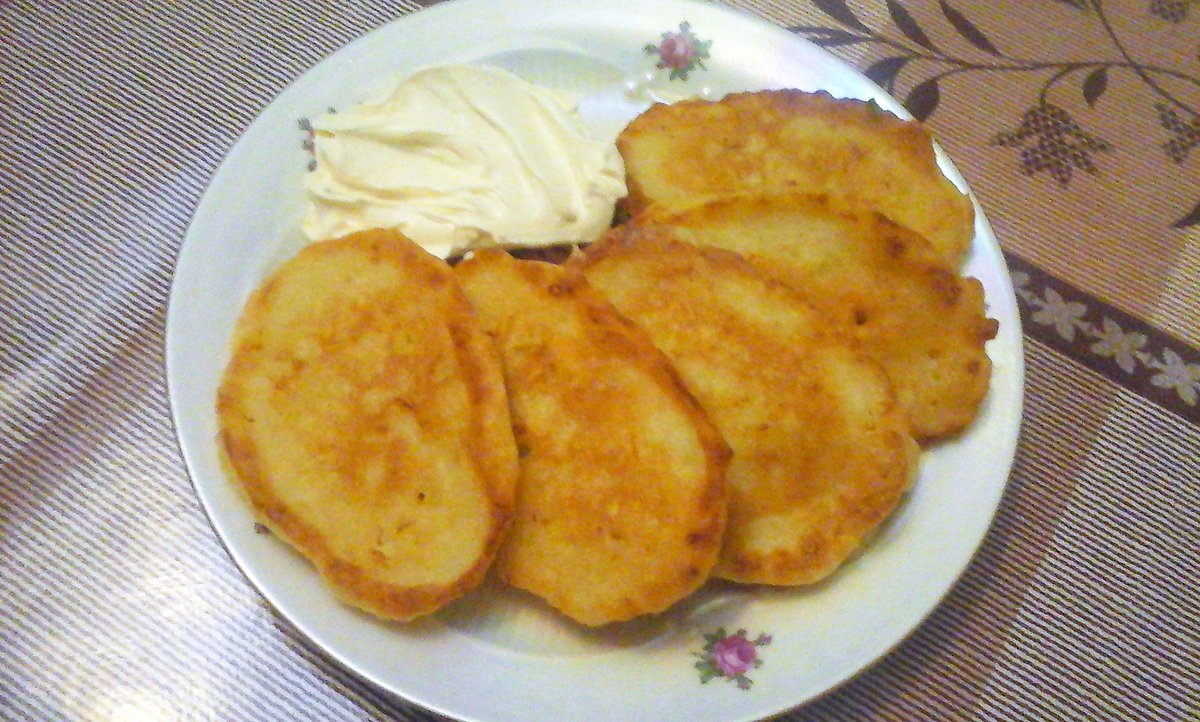 formus53's tweet image. Здравствуйте! Летние яблоки приходят и быстро уходят.  Вкусные оладьи с яблоками  приготовила сегодня, прекрасное  лакомство и для детей  для взрослых. рецепт простой и быстрый в приготовлении.
 domashnyayaeda.ru/bliny-blinchik…