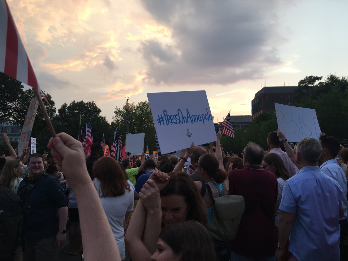 mollyyanity's tweet image. Journalists are NOT the enemy of the people. #OccupyLafayettePark #PROTESTtrump
