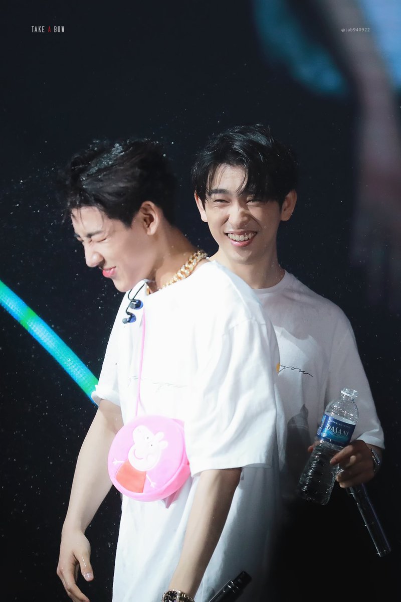 tab940922's tweet photo. 180804 Eyes On You in Singapore
#진영 #Jinyoung #갓세븐⁠ ⁠⁠ ⁠#BamBam #GOT7⁠ ⁠⁠ ⁠#GOT7WORLDTOUR⁠ ⁠⁠ ⁠장꾸녕ㅋㅋㅋㅋㅋ 🍑🤣🐍🐍💦 https://t.co/ZhwpHSuYdw