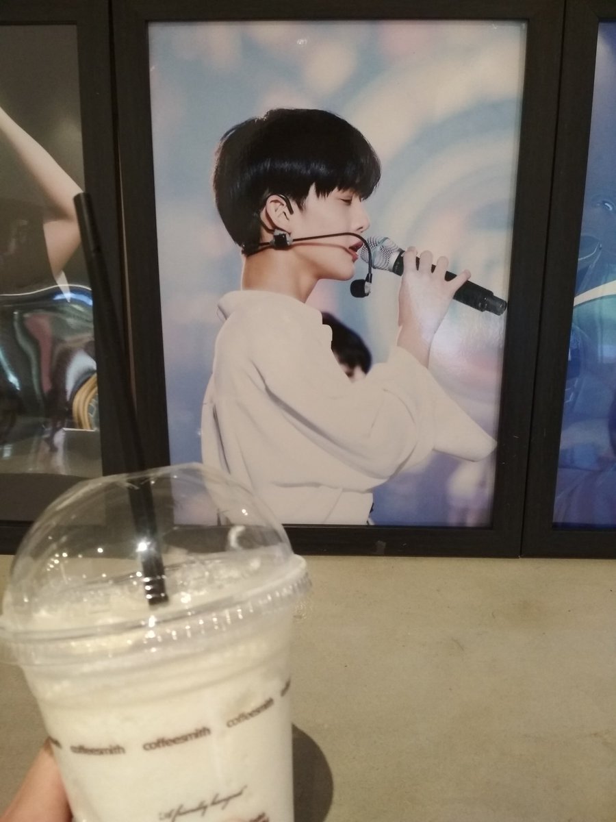 xbaejin101's tweet photo. happy 1st anniversary wannaone !! 🎈🎈
#Happy_Wannaone_Day
#ECLIPSE0807
A huge thank you to @ECLIPSE0807 for organising this! it's a pity that I didn't manage to get the cup sleeve and bookmark but still, vvv thankful for the photocard and pvc card & decorations 😍😍😍 https://t.co/8DbMDjCo4t